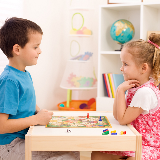 Kreatív társasjáték kollekció – szórakoztató és fejlesztő játékok családoknak