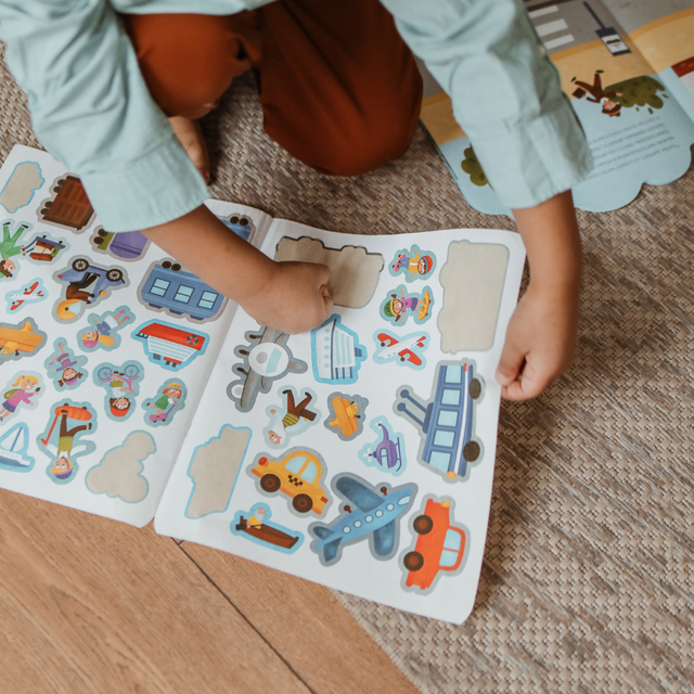 Színes gyerek matricák különböző mintákkal, köztük Disney figurákkal