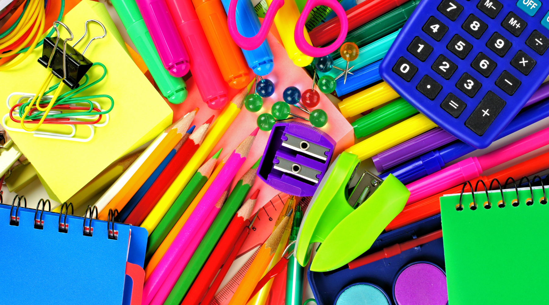 Színes iskolai eszközök