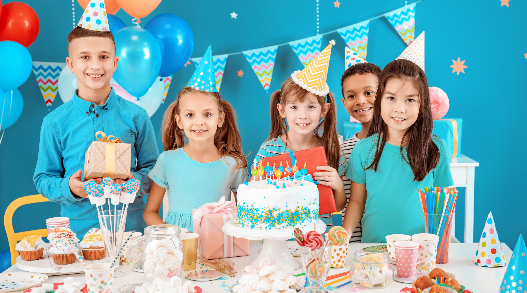 Disney-mintás party szett tányérral és pohárral