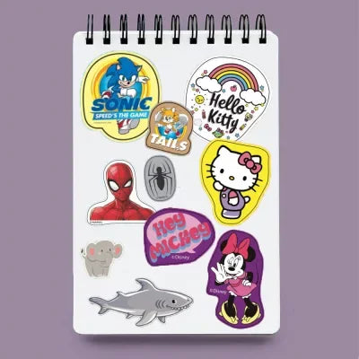 Színes gyerek matricák különböző mintákkal, köztük Disney figurákkal