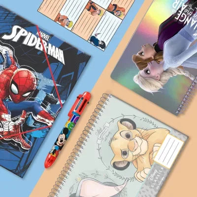 Disney mintás írószer szettek órarenddel, füzetekkel és tollakkal