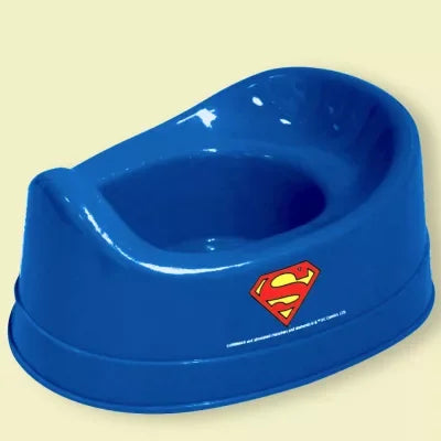 Gyermek használ bili vagy WC‑szűkítőt játékosan motivált környezetben