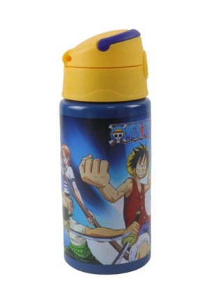 One Piece Crew mintás alumínium kulacs beépített szívószállal és akasztóval, 500 ml űrtartalommal.