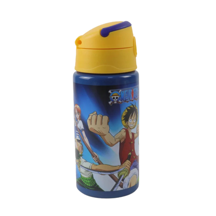 One Piece Crew mintás alumínium kulacs beépített szívószállal és akasztóval, 500 ml űrtartalommal.