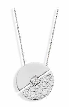 Victoria Ezüst színű fehér köves, mintás nyaklánc